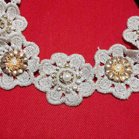 HAIR ACCESSORIES - Picture 2 of 3